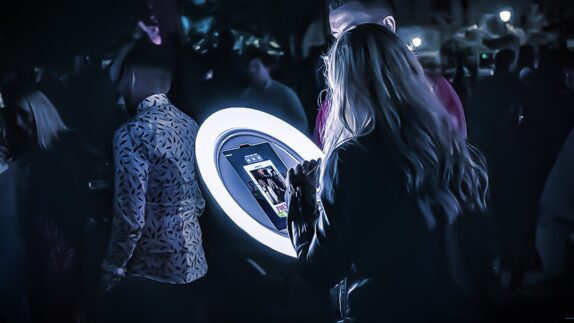 roamer-on-a-stand-2 Roaming Photo Booth roamer-in-action