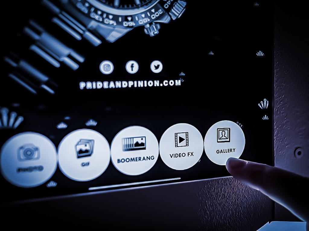 roamer-on-a-stand-2 Roaming Photo Booth roamer-in-action