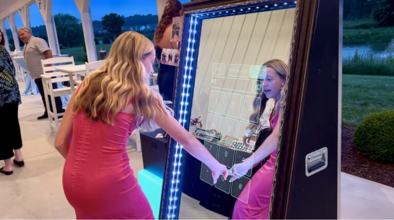 guest texting photo from mirror booth