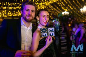 guest posing with 4x6" print