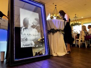 mirror booth with custom attract screen